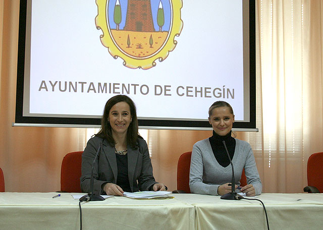 González (izquierda) y Fernández, durante la presentación