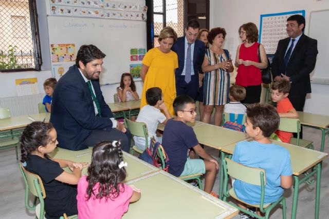 López Miras anuncia la contratación de 50 maestros de inglés más en colegios que imparten nivel avanzado